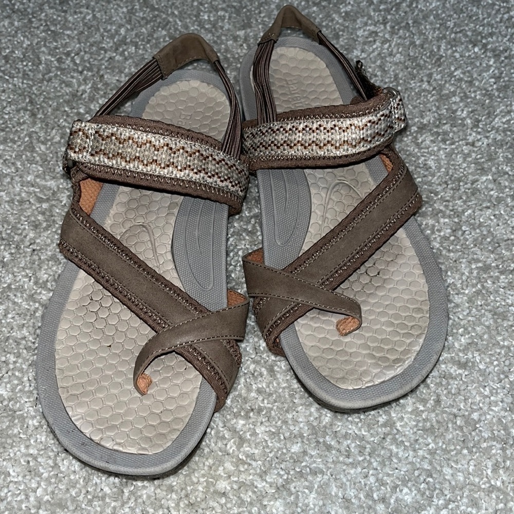 Baretraps sandals size 8